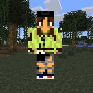 Сандра (в шлеме)